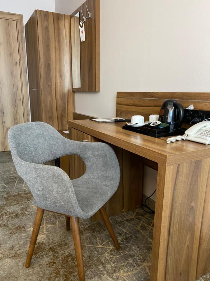 Hotel Antoni Tomaszów Lubelski エクステリア 写真