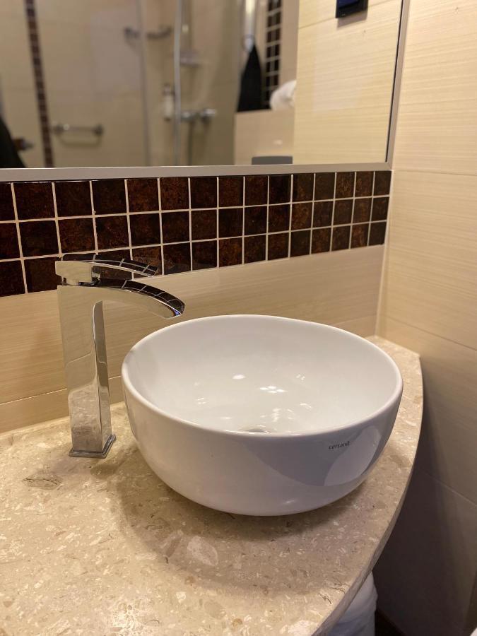 Hotel Antoni Tomaszów Lubelski エクステリア 写真