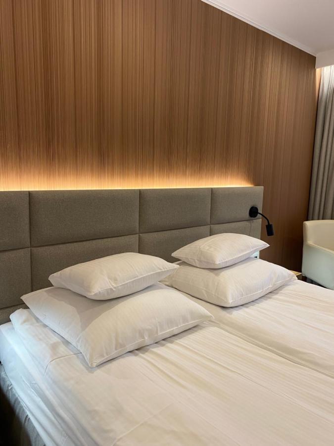 Hotel Antoni Tomaszów Lubelski エクステリア 写真