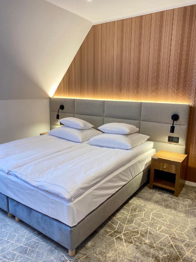 Hotel Antoni Tomaszów Lubelski エクステリア 写真