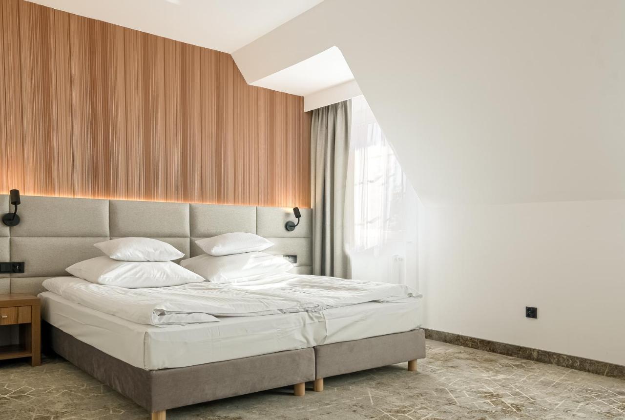 Hotel Antoni Tomaszów Lubelski エクステリア 写真