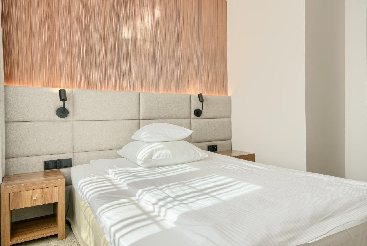 Hotel Antoni Tomaszów Lubelski エクステリア 写真