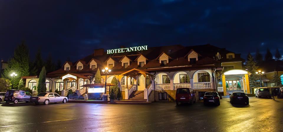 Hotel Antoni Tomaszów Lubelski エクステリア 写真